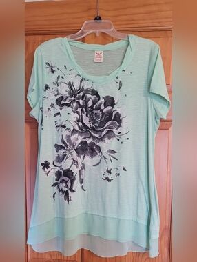 Women's Size XL Faded Glory Rose shirt